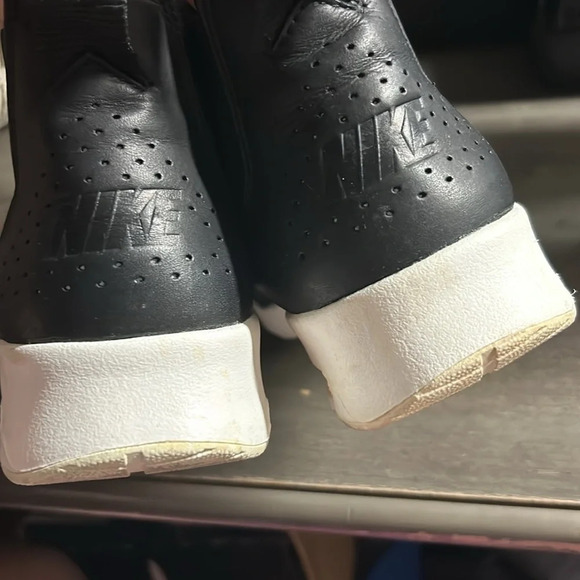 Women’s Air Maxx Thea. Black simple high top pull on sneakers - Picture 2 of 5